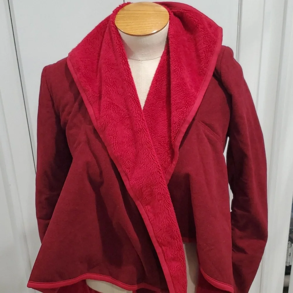 Lululemon Presence of Mind Red Fleece Wrap size 6 NWT
